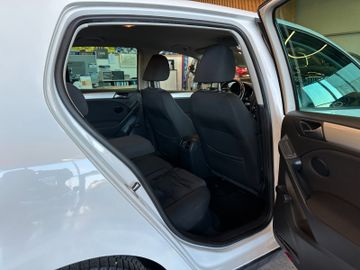 Volkswagen Golf VI*TEMPO*NAVI*PDC*ALCANTARA*1-HAND*