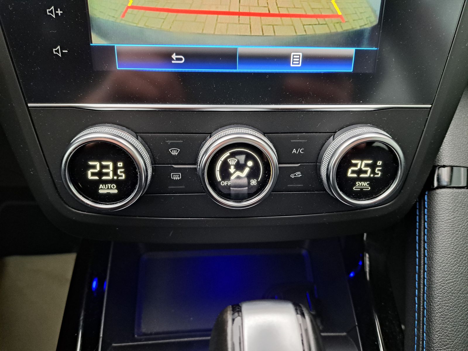 Fahrzeugabbildung Renault Kadjar Limited DeLuxe TCe 140 AUTOMATIK LED NAVI