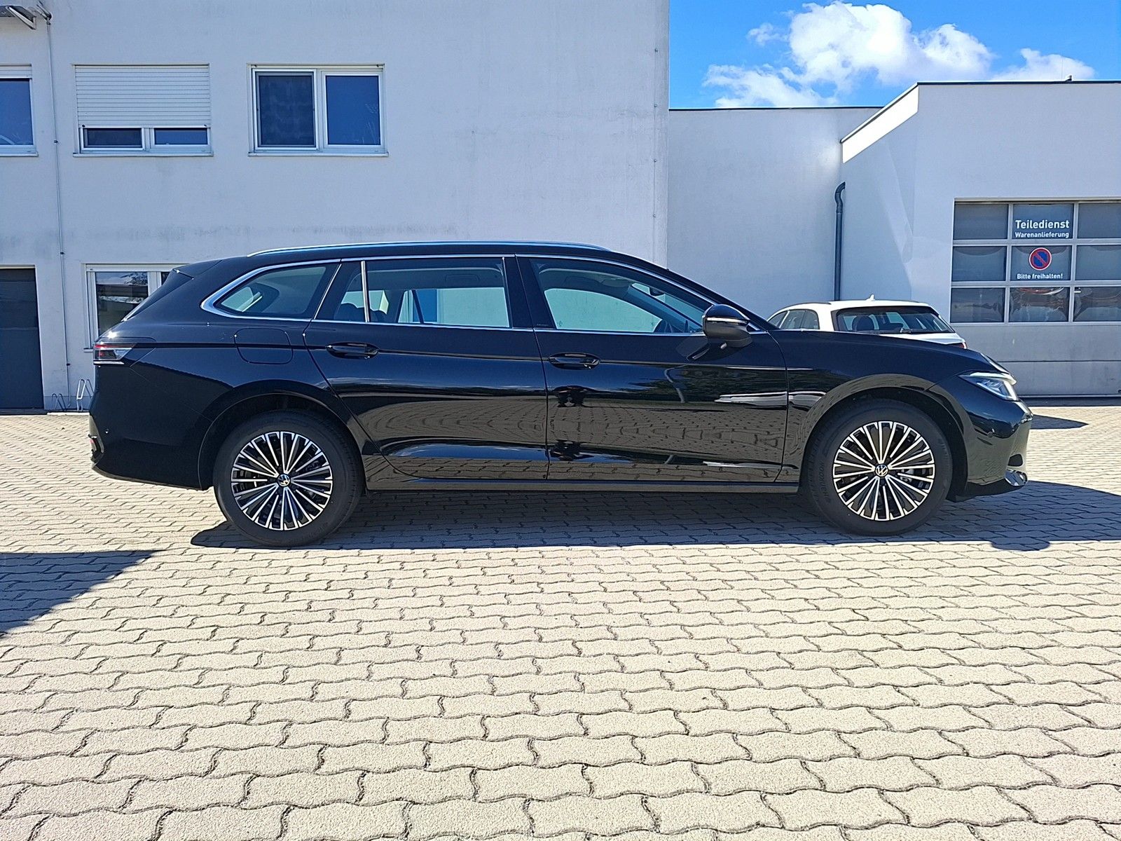 Fahrzeugabbildung Volkswagen Passat Variant TDI Elegance DSG Matrix AHK Navi