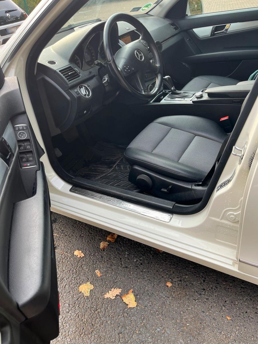Mercedes-Benz C180 2010 — photo 13