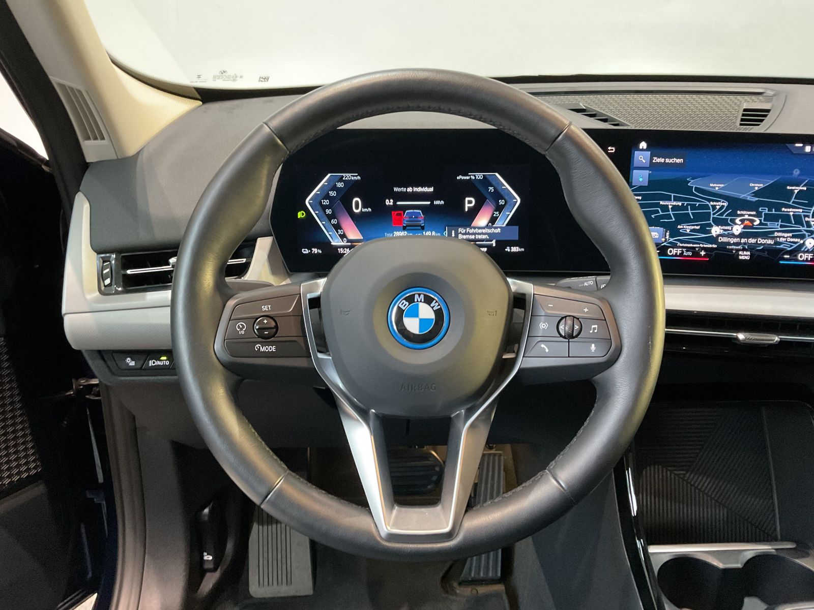 Fahrzeugabbildung BMW iX1 xDrive30 DAB Parkassistent AHK Shz