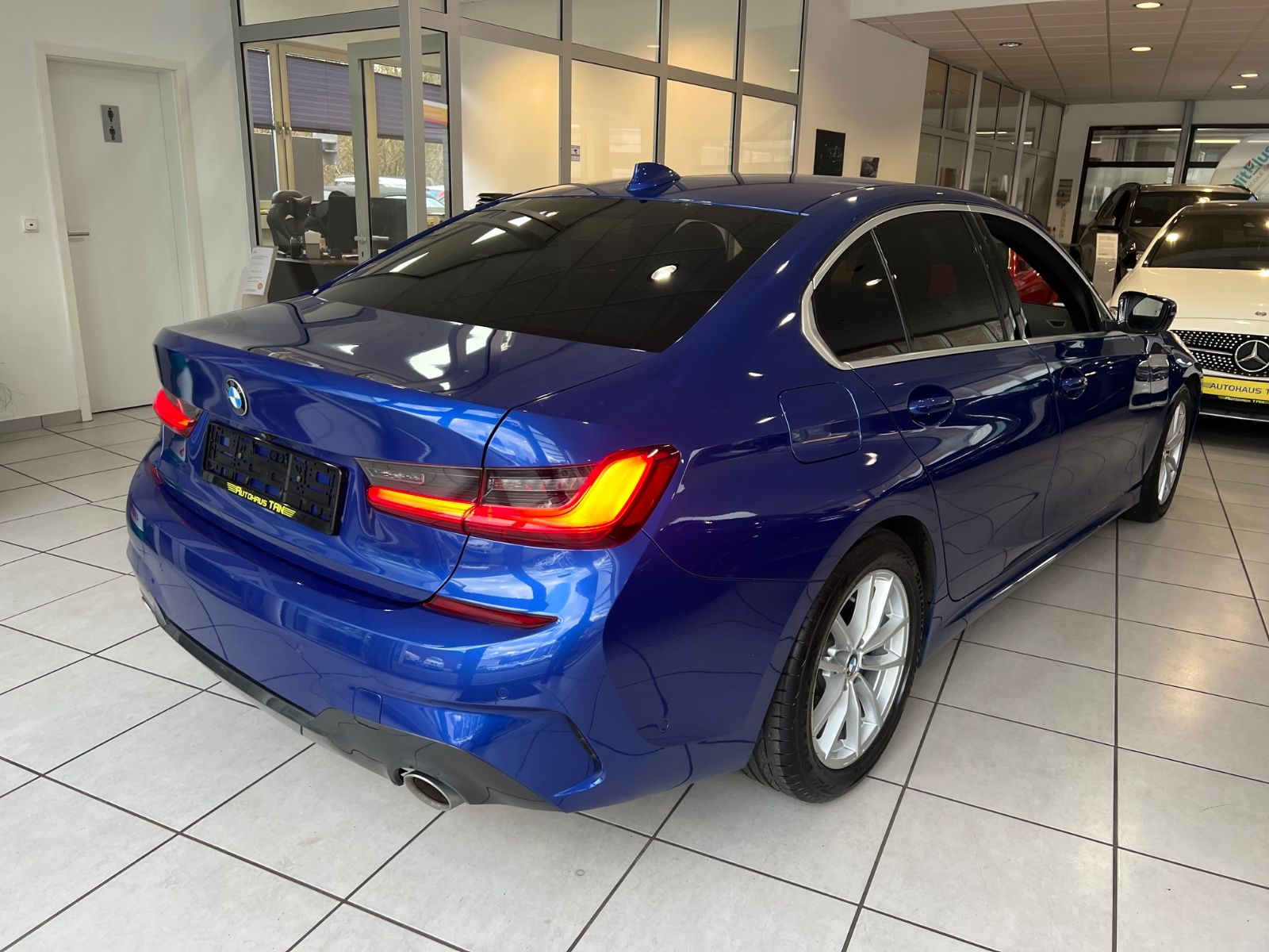 Fahrzeugabbildung BMW 330 i M Sport * Head-Up *Ambiente* LEDER *
