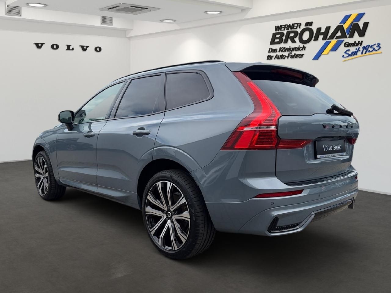 Fahrzeugabbildung Volvo XC60 B4 Diesel Plus Dark 2WD