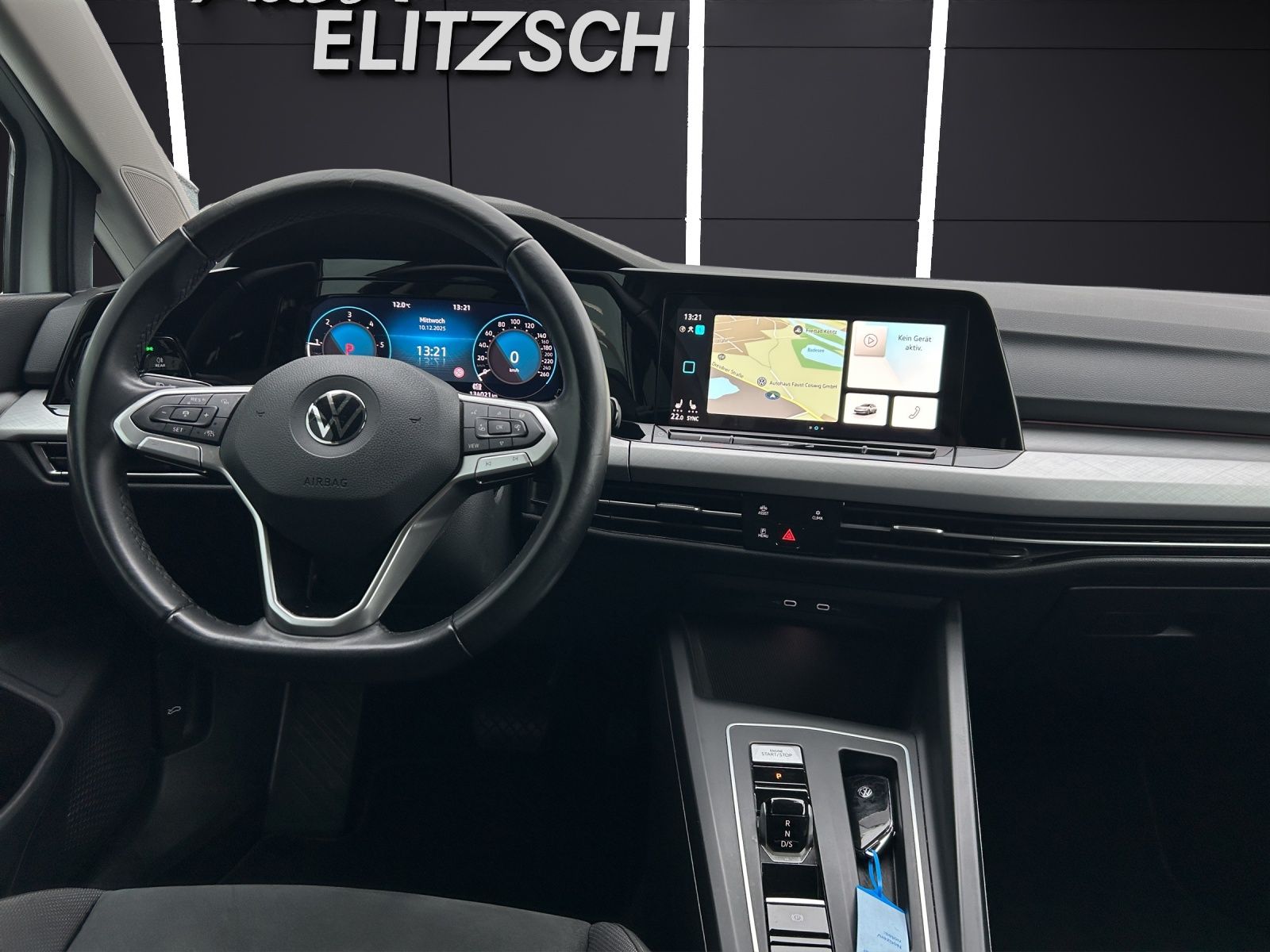 Fahrzeugabbildung Volkswagen Golf VIII Variant Business TDI DSG LED ACC SHZ P