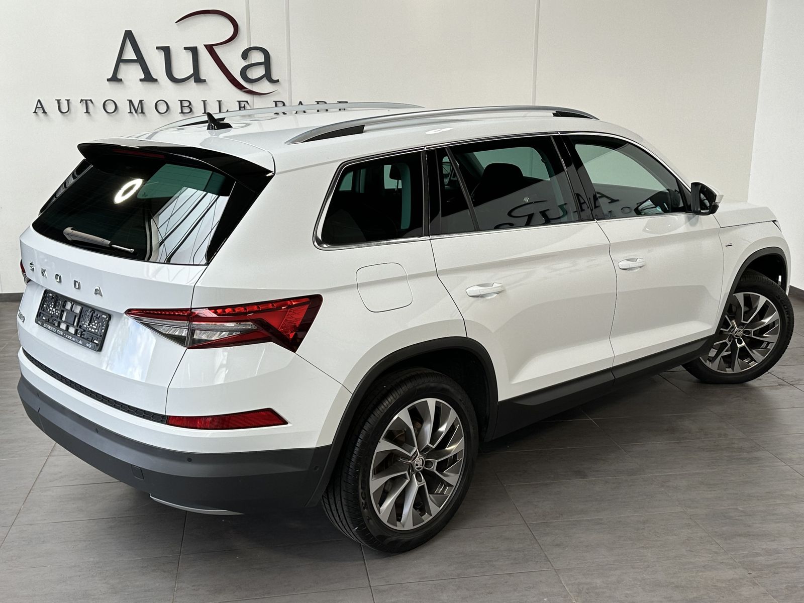 Fahrzeugabbildung SKODA Kodiaq 1.5 TSI DSG Clever NAV+LED+ACC+KAM+19ZOLL
