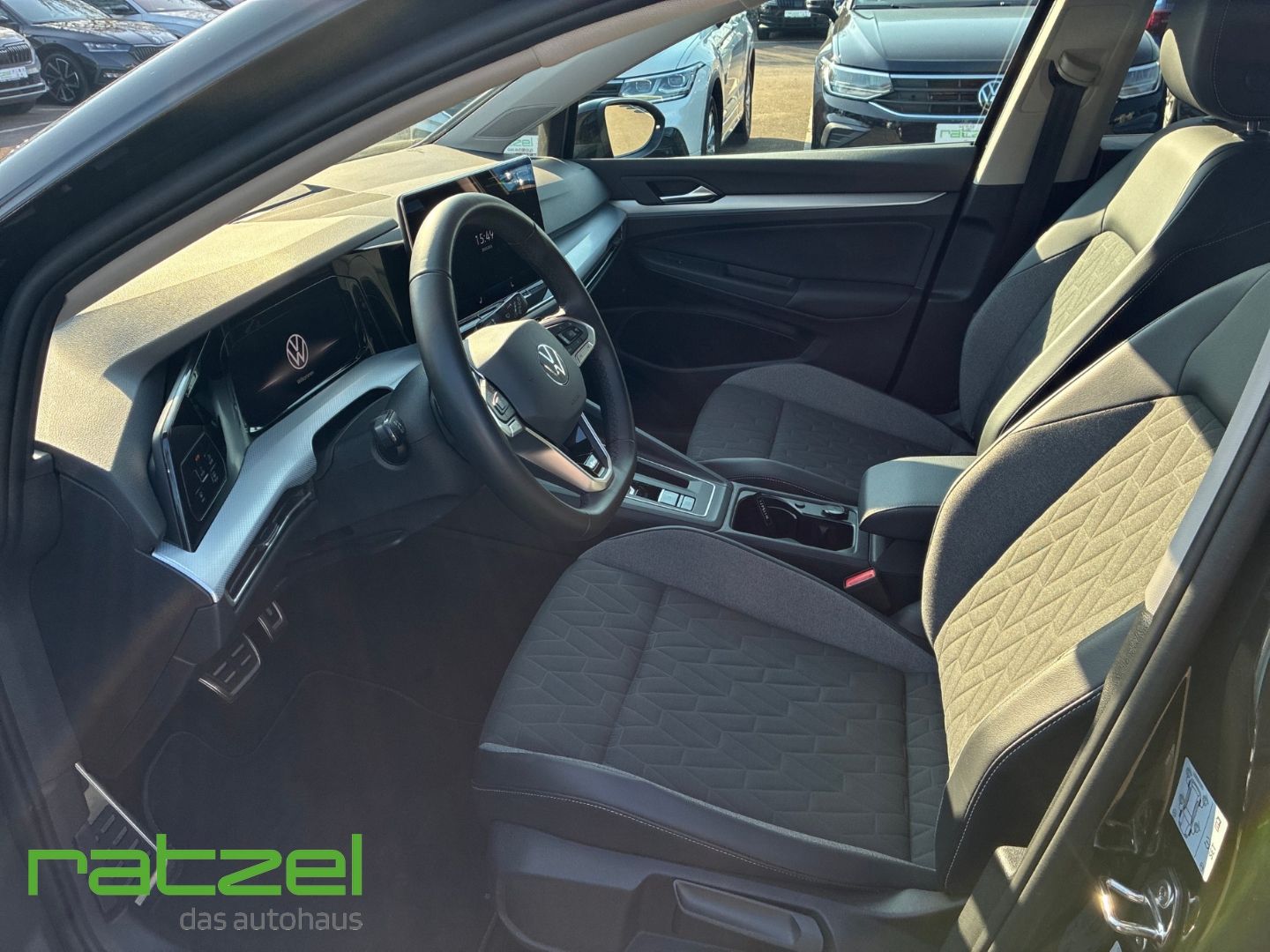 Fahrzeugabbildung Volkswagen Golf Goal Life 1,5 l eTSI DSG Navi LED ACC Apple