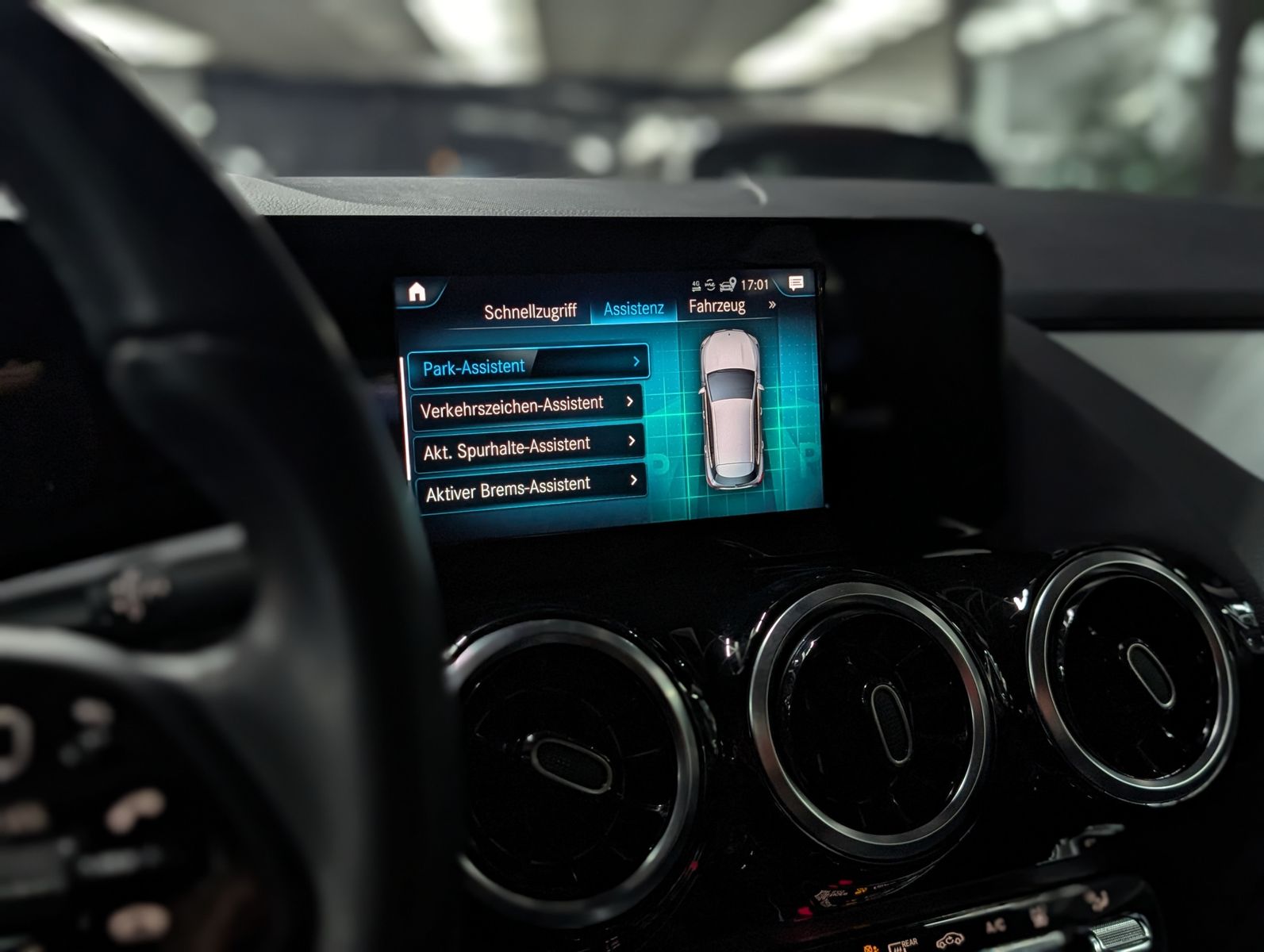 Fahrzeugabbildung Mercedes-Benz GLA 220 d STYLE MBUX TEMP StHz LEDER SHZ KEYLESS