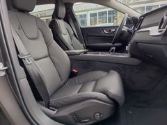 Fahrzeugabbildung Volvo V60 B4 B DKG Plus Dark