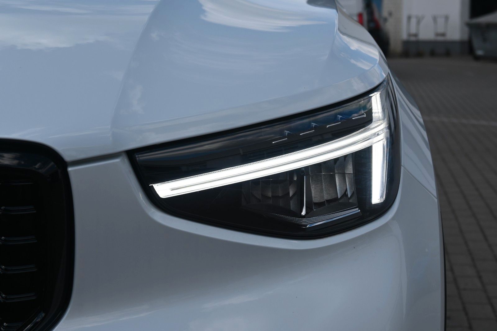 Fahrzeugabbildung Volvo XC40 B4 DKG Plus Dark*H&K*FSHZG*360°*ACC*AHK