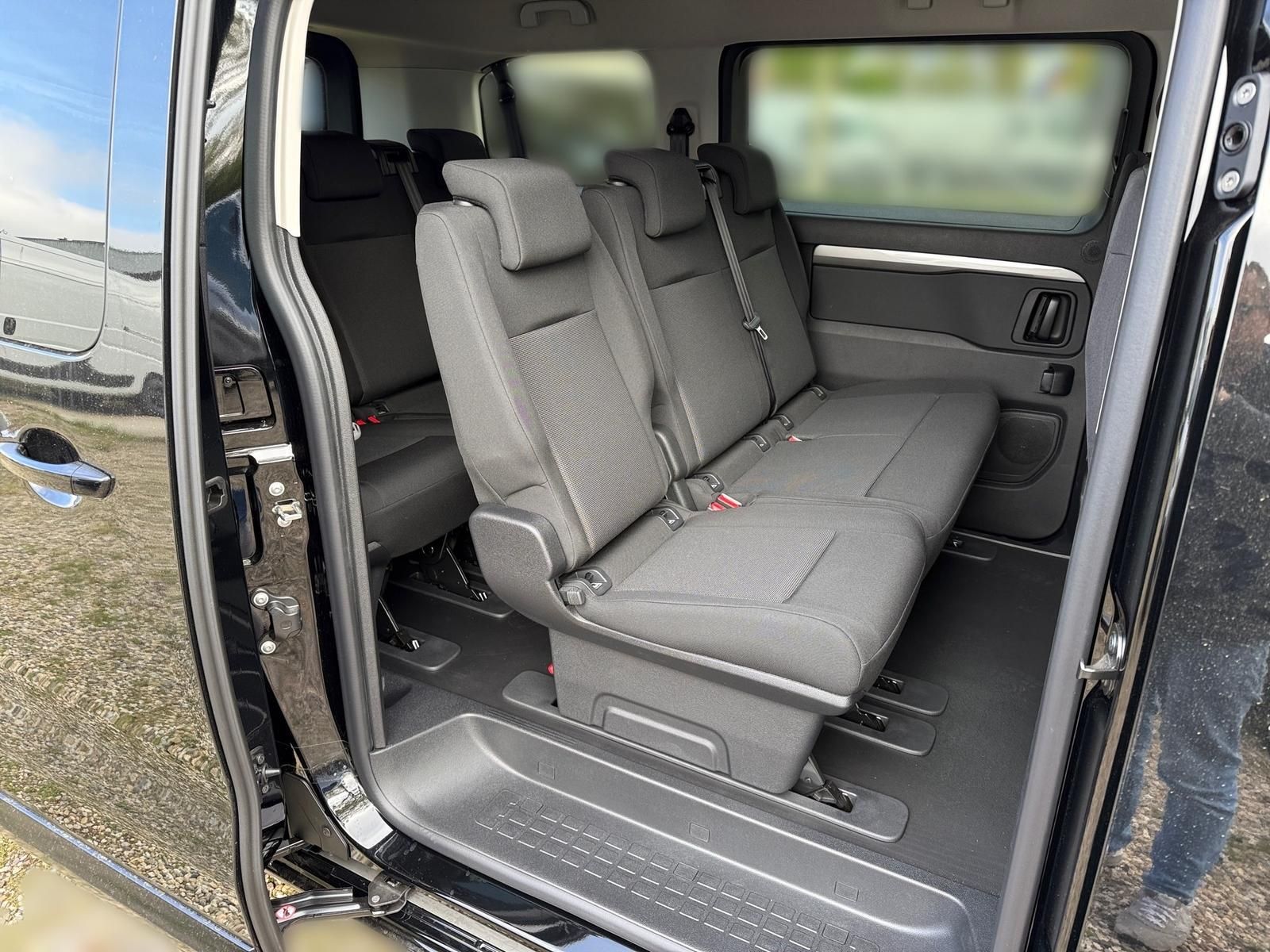 Fahrzeugabbildung Opel Zafira Edition 2.2 Diesel 180 AT8