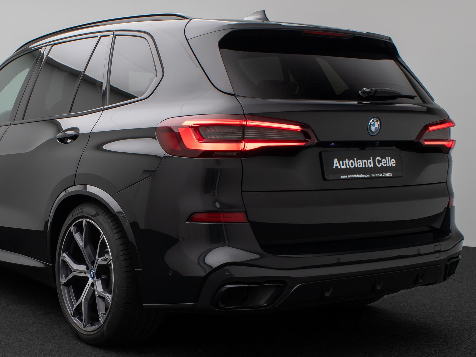 Fahrzeugabbildung BMW X5 xD45e M Sport Panorama 360° HUD DAB HiFi 21"