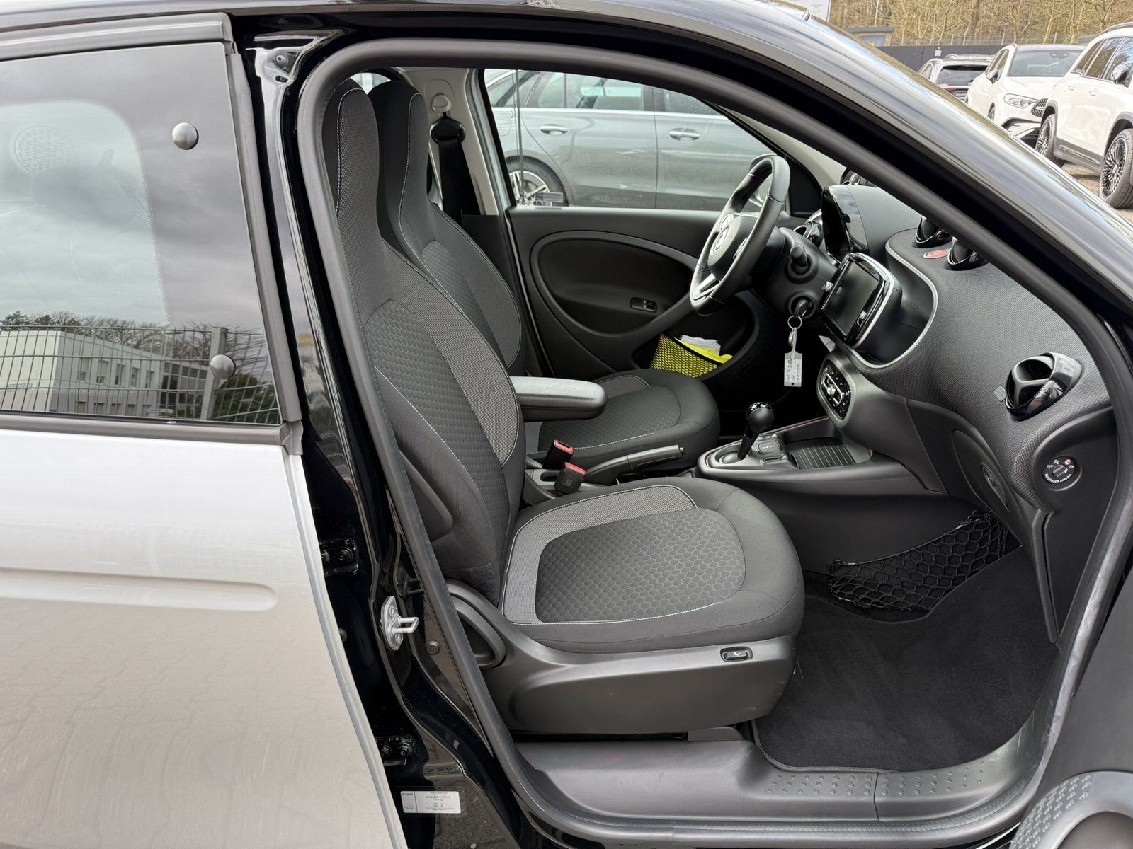 Fahrzeugabbildung Smart EQ passion PANO*AMBIENTE*LED*KAMERA*22kWLader*