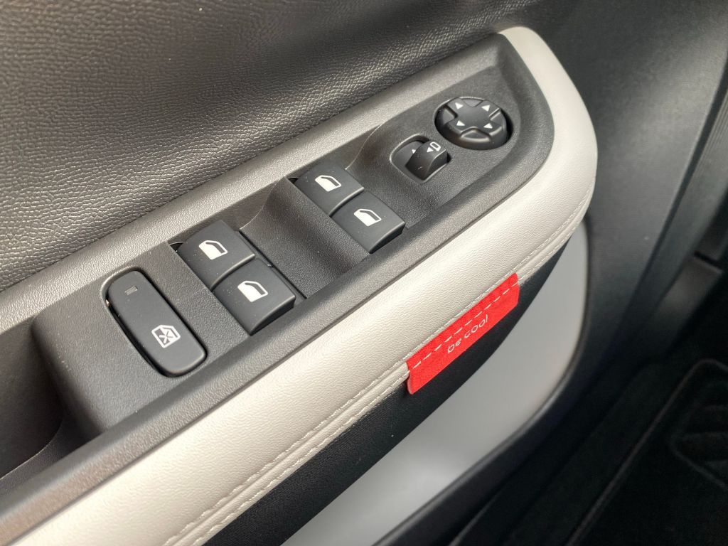 Fahrzeugabbildung Citroën C3 Turbo 100 MAX *Winter-Pak*CAM*Allwetter*Navi*