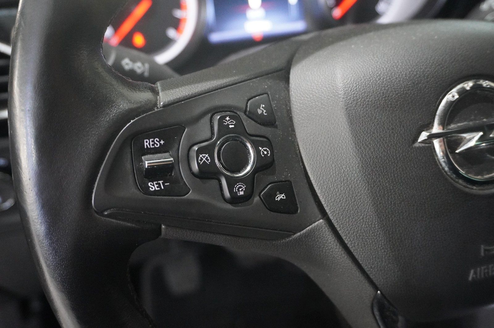 Fahrzeugabbildung Opel Astra K ST 1.4T INNOV. NAVI/LED/KAMERA/SPORT/AHK