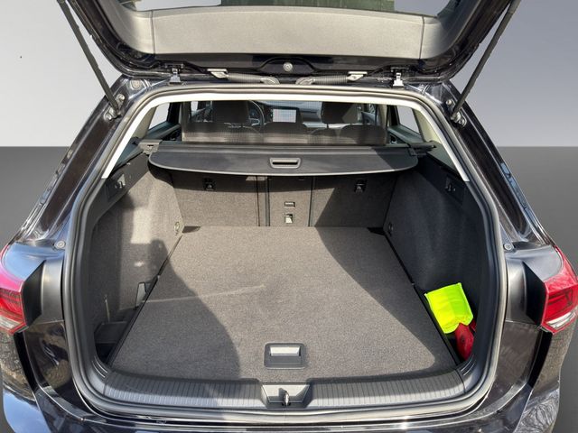 Golf VIII Variant 2.0 TDI Life DSG AHK ACC LED