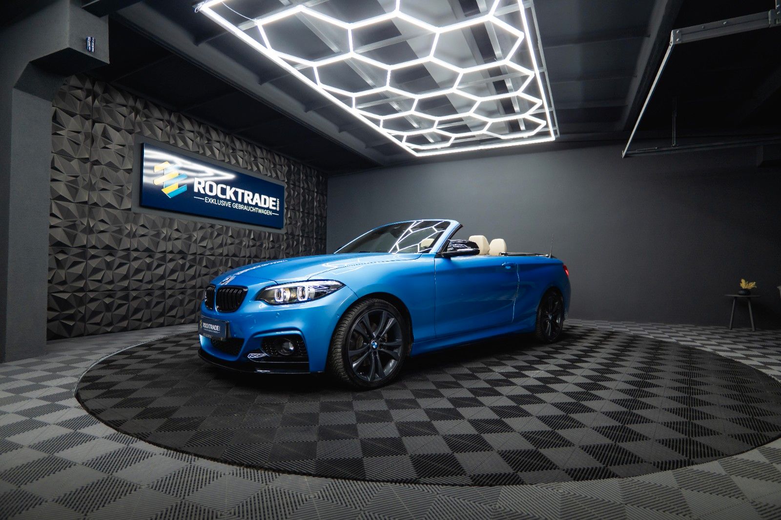 Fahrzeugabbildung BMW 230i Cabrio M-Sport Performance Shadow Line LED