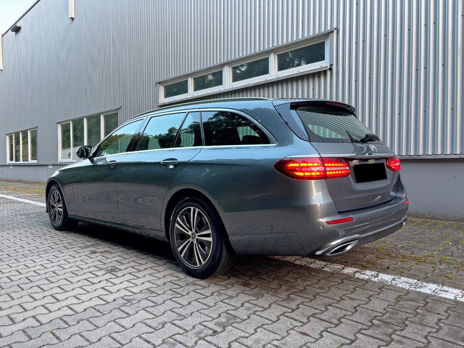 Mercedes-Benz E 220 d 4MATIC T Aut.  AHK MBUX P.ASS LED 360°