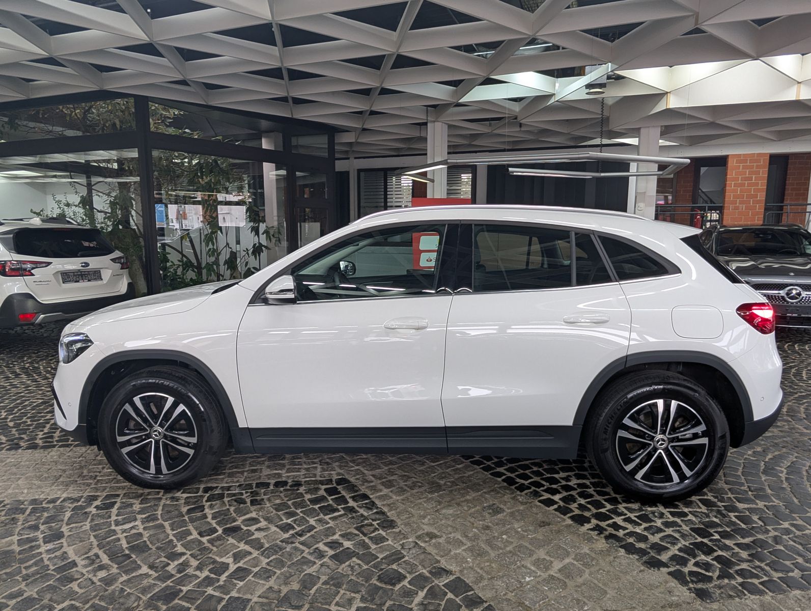 Fahrzeugabbildung Mercedes-Benz GLA 250 e LED LEDER AHK SHZ MFL VIRT KAM WinterP