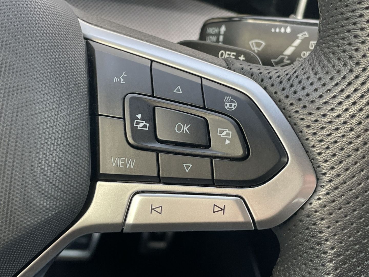 Golf VIII 1.5 eTSI DSG R-Line Pano/Standhzg/Kame