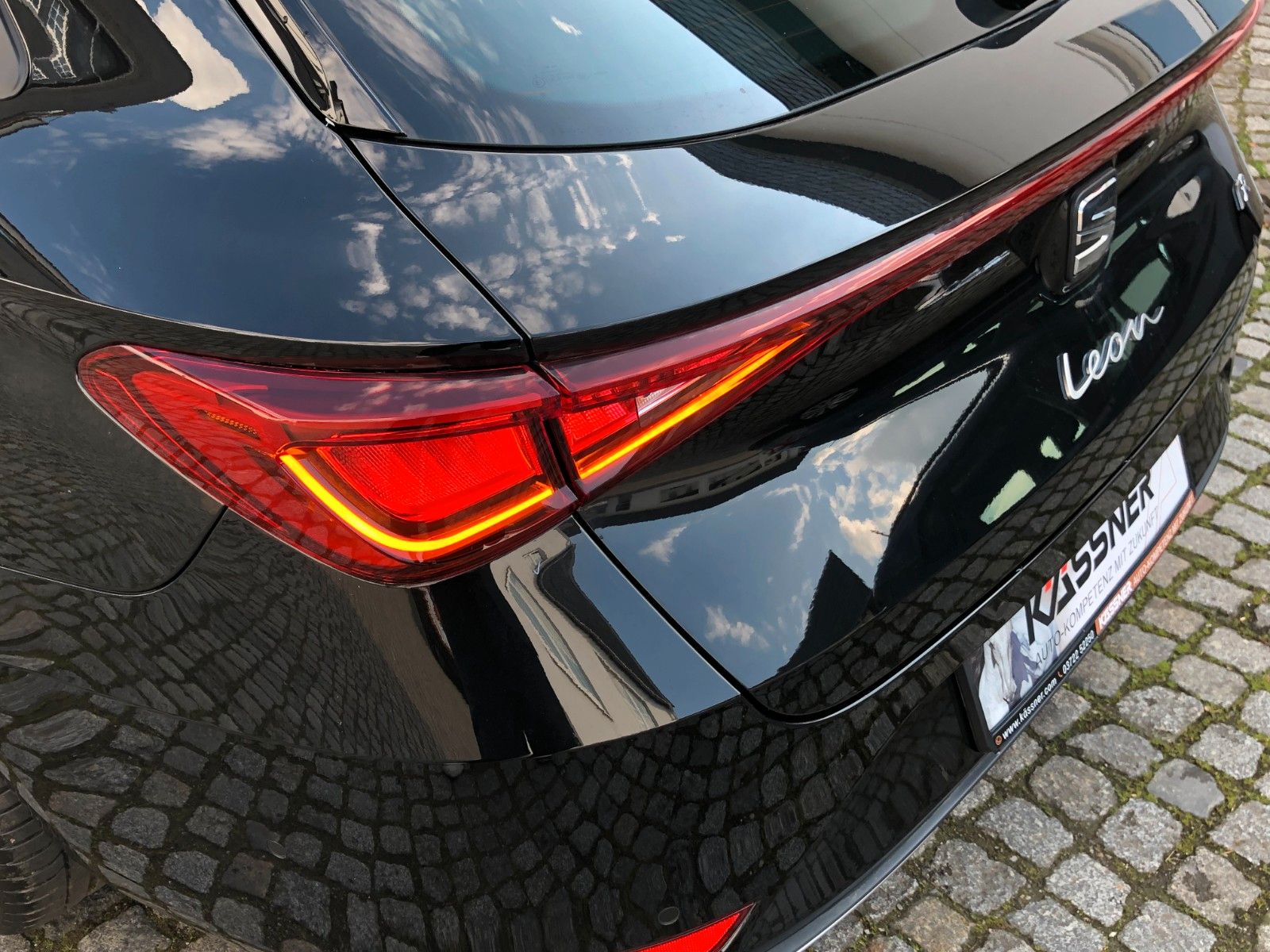 Fahrzeugabbildung SEAT Leon Sportstourer 1.5 eTSI FR *DSG *AHZV