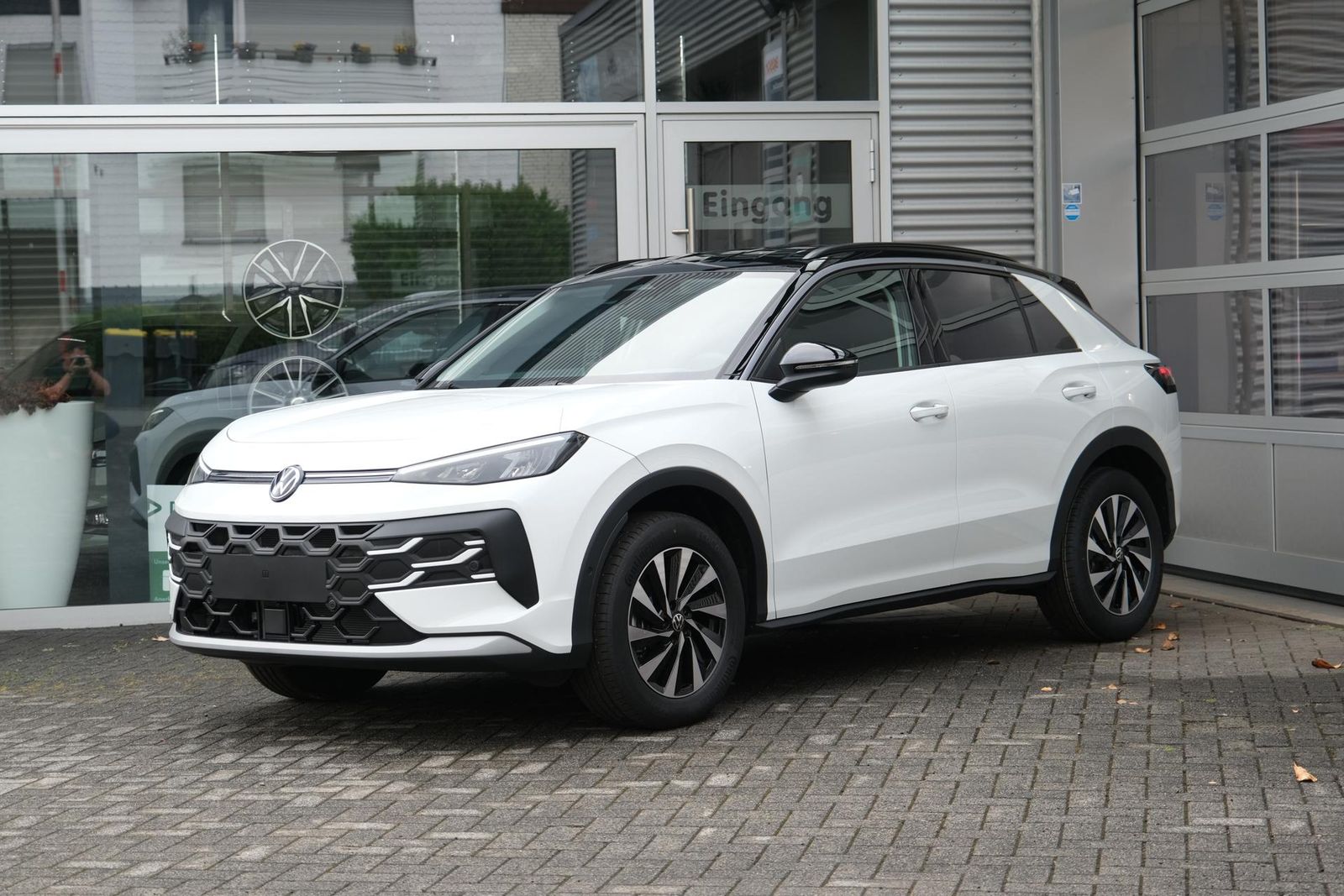Volkswagen T-Roc 1.5 eTSI Life DSG AHK ACC LED App-Navi ...