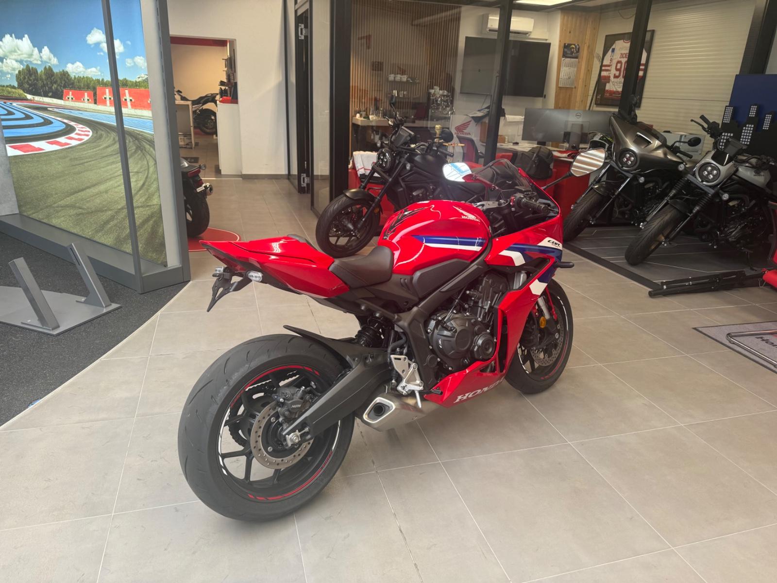 Honda CBR650R nur 1931km *Service und TÜV neu*