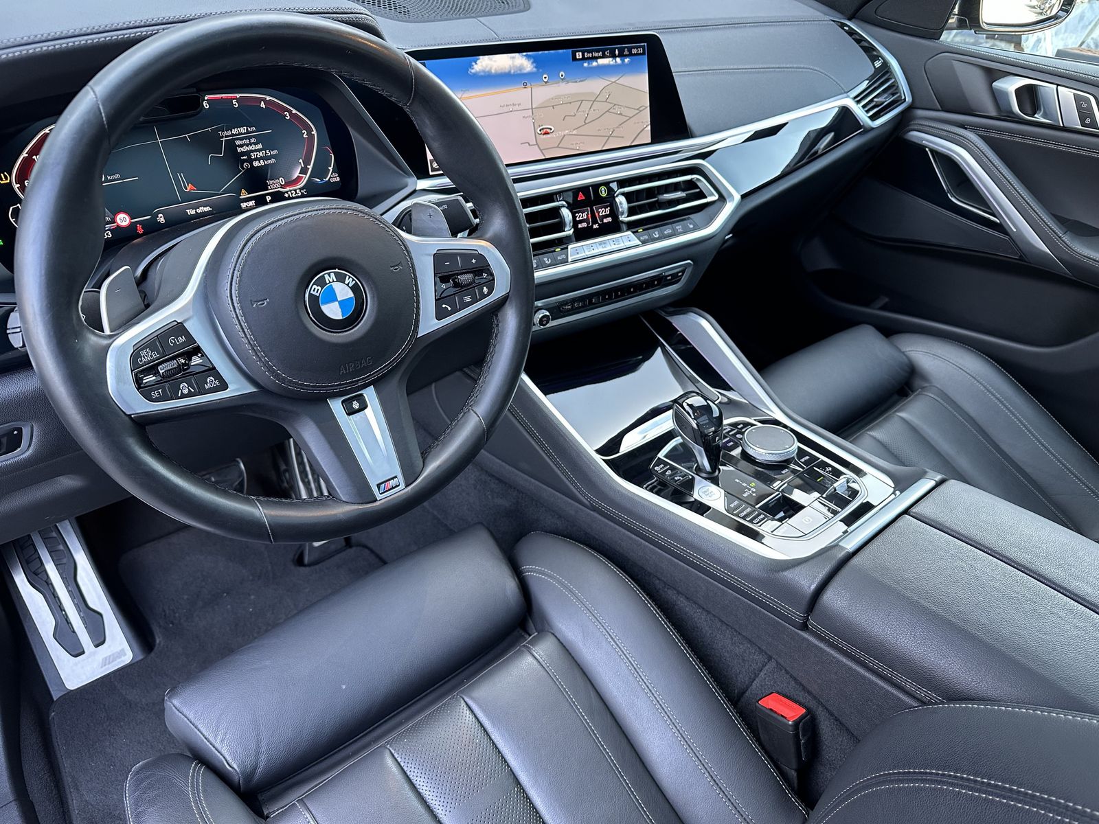 Fahrzeugabbildung BMW X6 xDrive30d M-Sport NAV+LASER+AHK+PANO+HEAD-UP