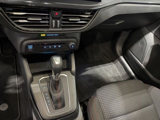 Fahrzeugabbildung Ford Focus ST-Line Navi LED ACC WLAN DAB Keyless Star