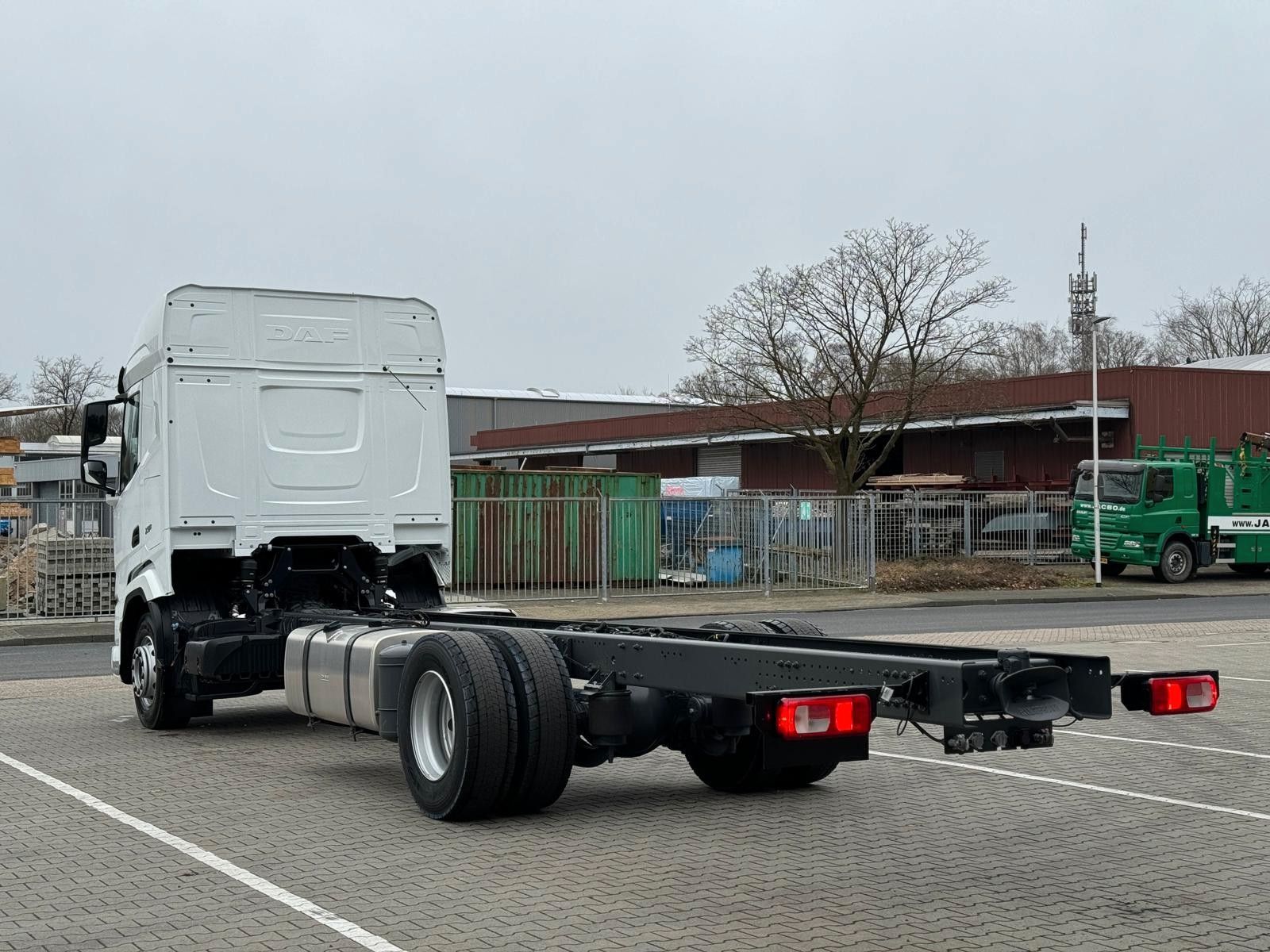 Fahrzeugabbildung DAF XF 480 4x2 2xNebenabtrieb Pritsche + Plane