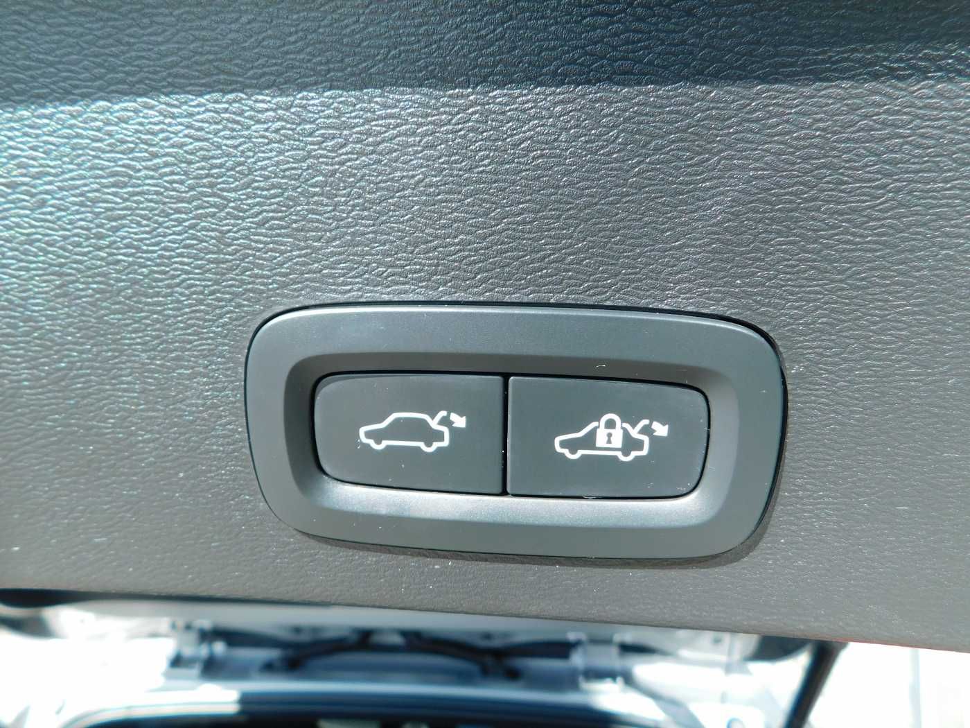 Fahrzeugabbildung Volvo XC40 Plug-In-Hybrid T4 Recharge DKG Plus Bright