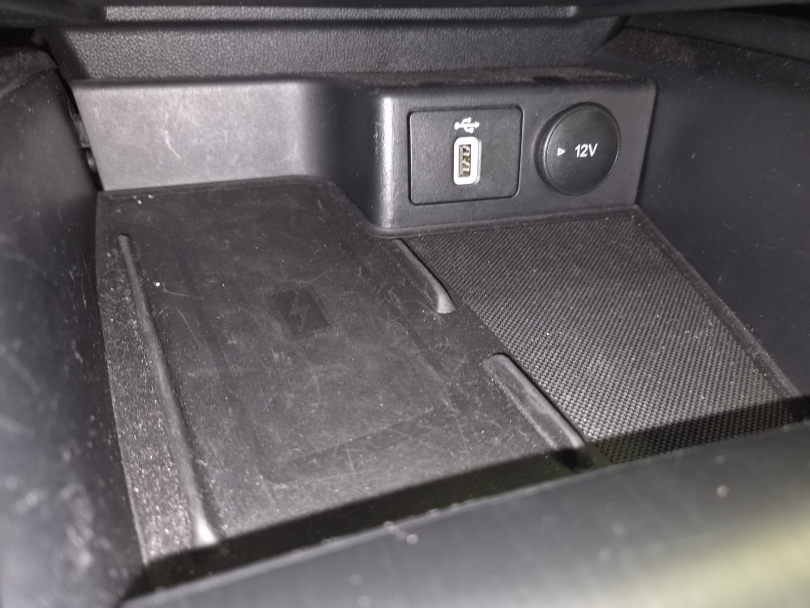 Fahrzeugabbildung Ford Focus Lim. ST-Line / NAVI / KAMERA /1. Hand