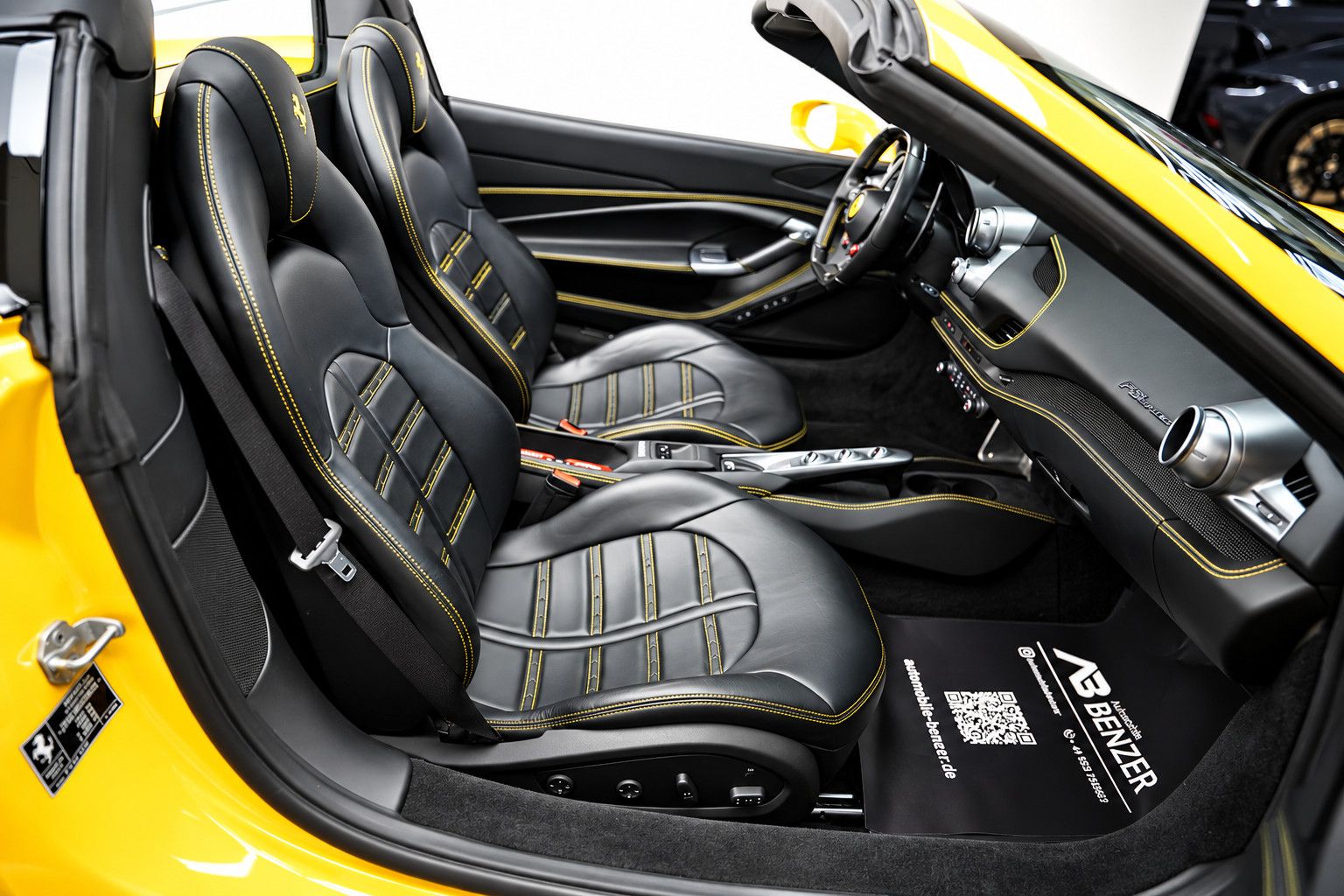Fahrzeugabbildung Ferrari F8 Spider Giallo Modena *Lift*Carbon*Kamera*