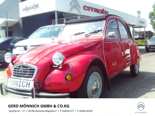 Citroën 2 CV 6 Vier Zylinder 2Cv auf einem  Citroen Ami 