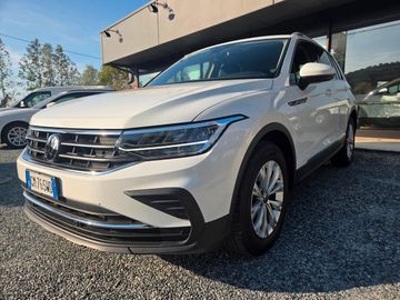 Volkswagen Tiguan - 1