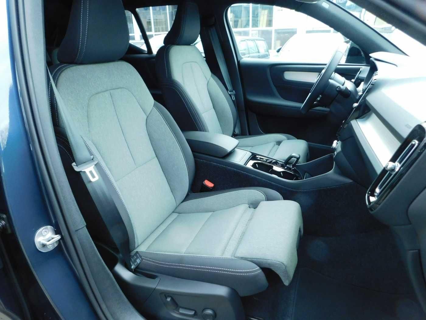 Fahrzeugabbildung Volvo XC40 B4 Plus Black Edition