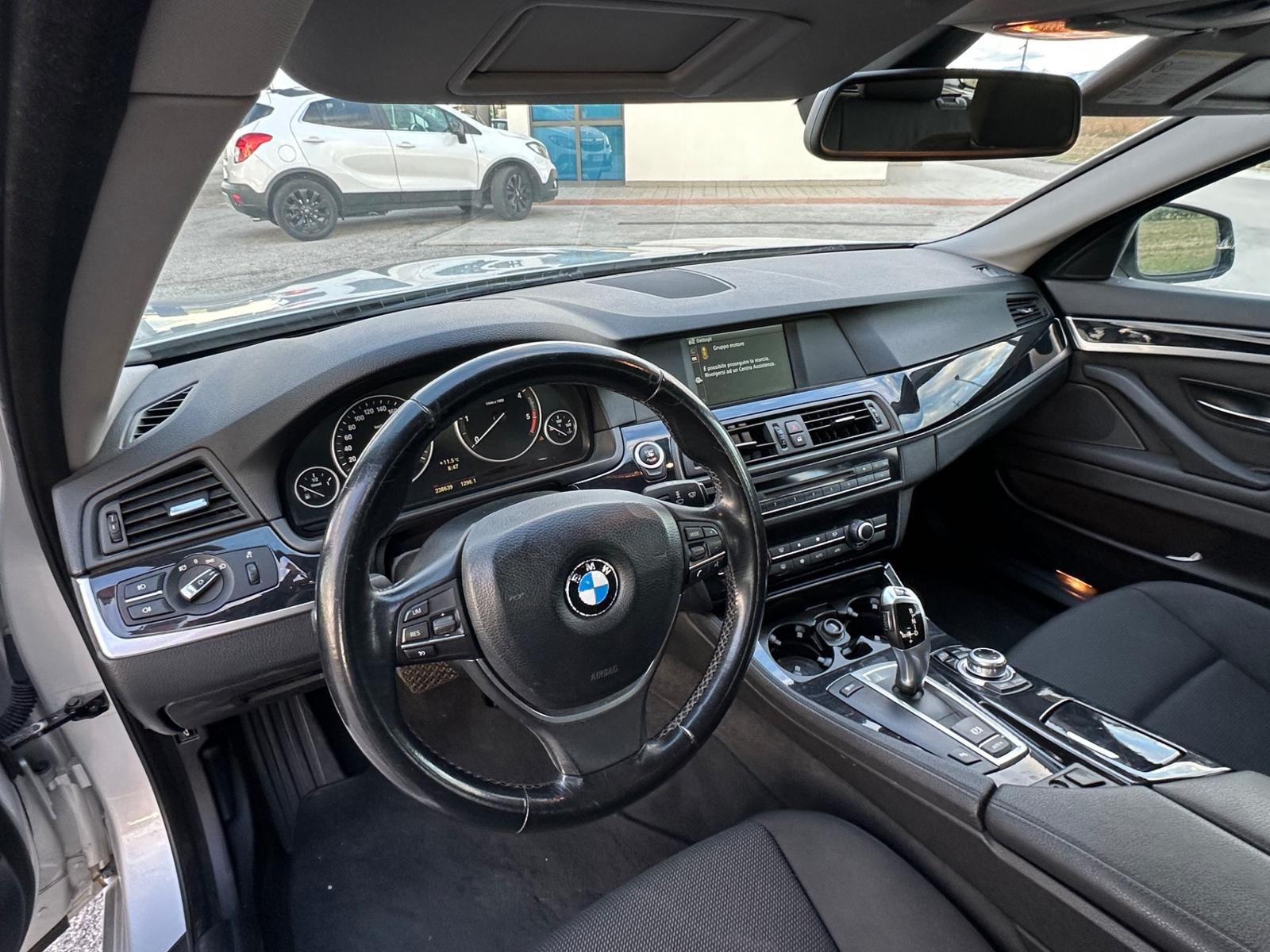BMW 520 2011 — photo 9