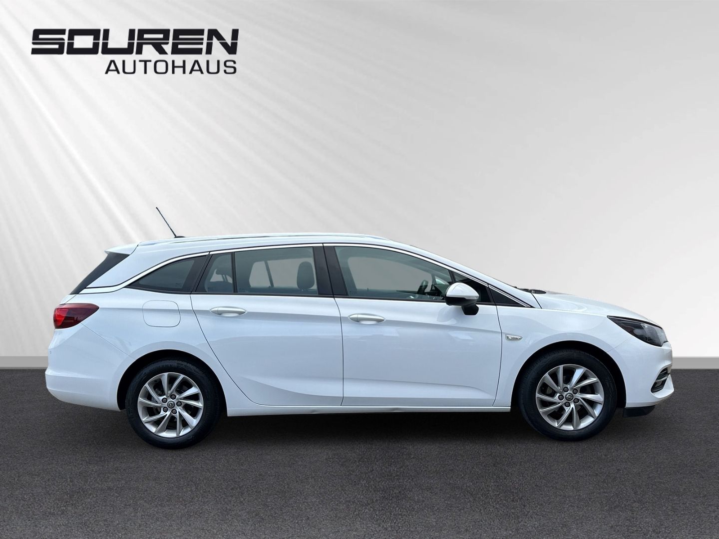 Fahrzeugabbildung Opel Astra Sports Tourer 1.2 KLIMA+ NAVI + PARKSENSOR