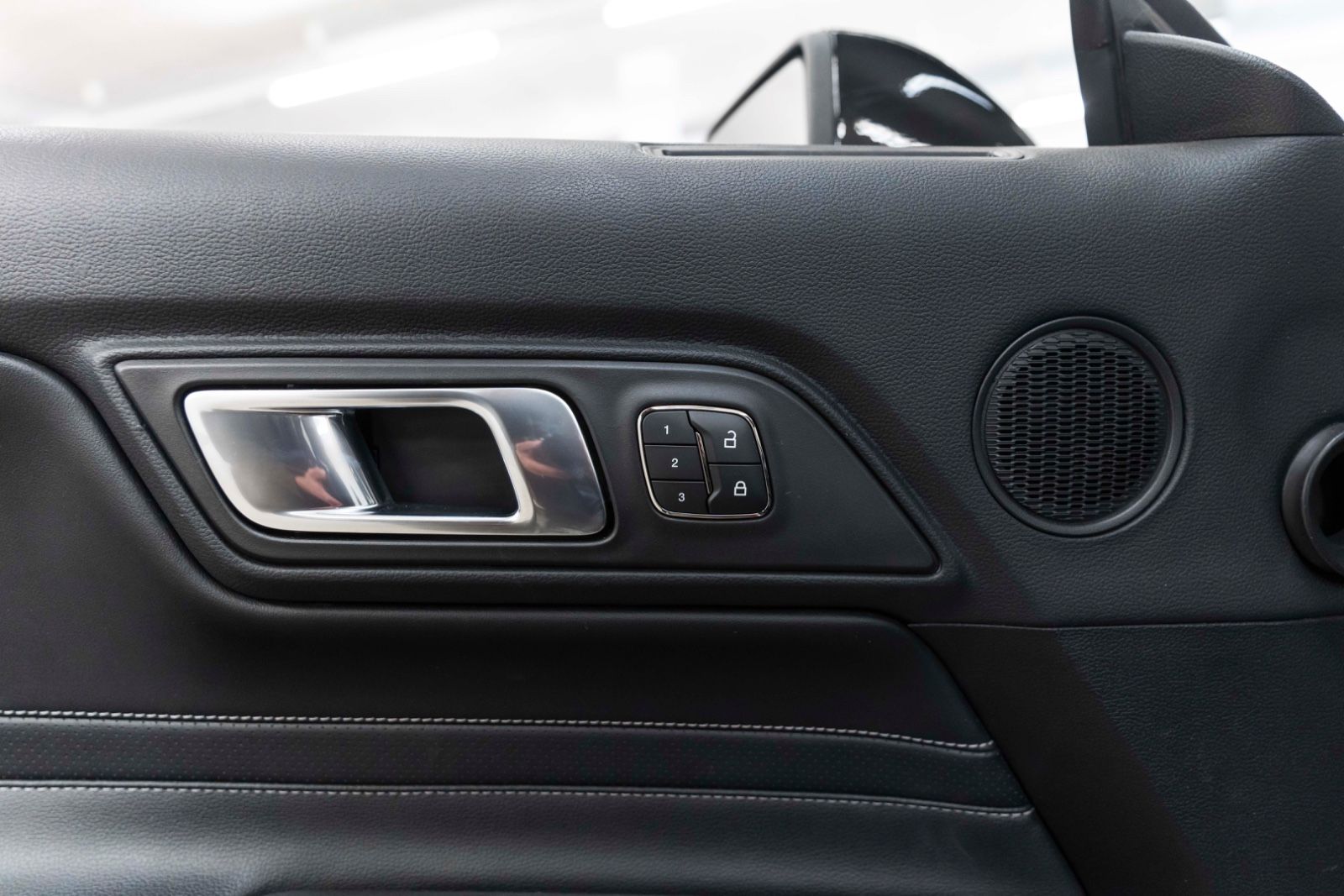 Fahrzeugabbildung Ford Mustang 2.3 HIGH PERFORMANCE ACC KAM TOTW LEDER