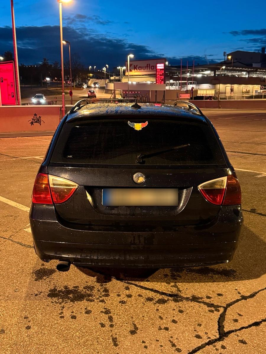 BMW 320 2006 — салон