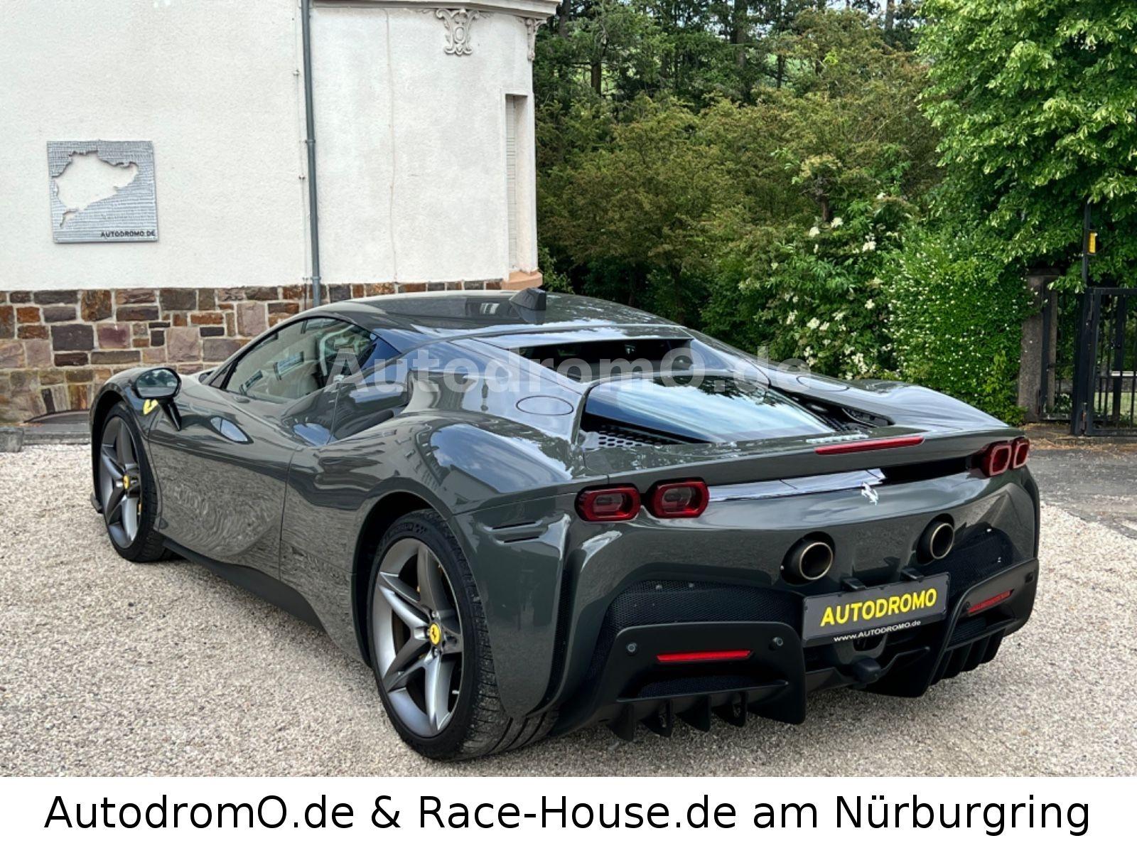 Ferrari SF90 Grigio Scuro Carbonsitze Liftsystem MwSt.