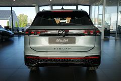 VW Tiguan 1.5 eTSI R-Line | Black Style | Pano | 20 VW Tiguan 1.5 eTSI R-Line | Black Style | Pano | 20