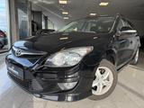 Hyundai i30 cw Comfort Automatik Klimaauto. - Hyundai i30 aus 2011 mit Benzin-Antrieb: Kombi