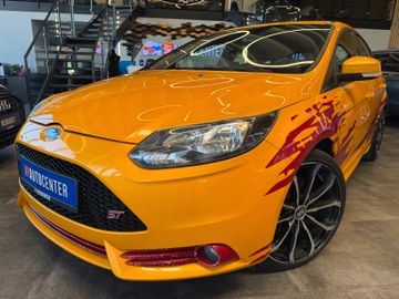 MYAUTOCENTER – Gebraucht- und Jahreswagen mit Werkstattservice in Pfaffenhofen Ford Focus *RECARO*SPORT*SitzHZ*2-ZONEN*TÜV 0127*