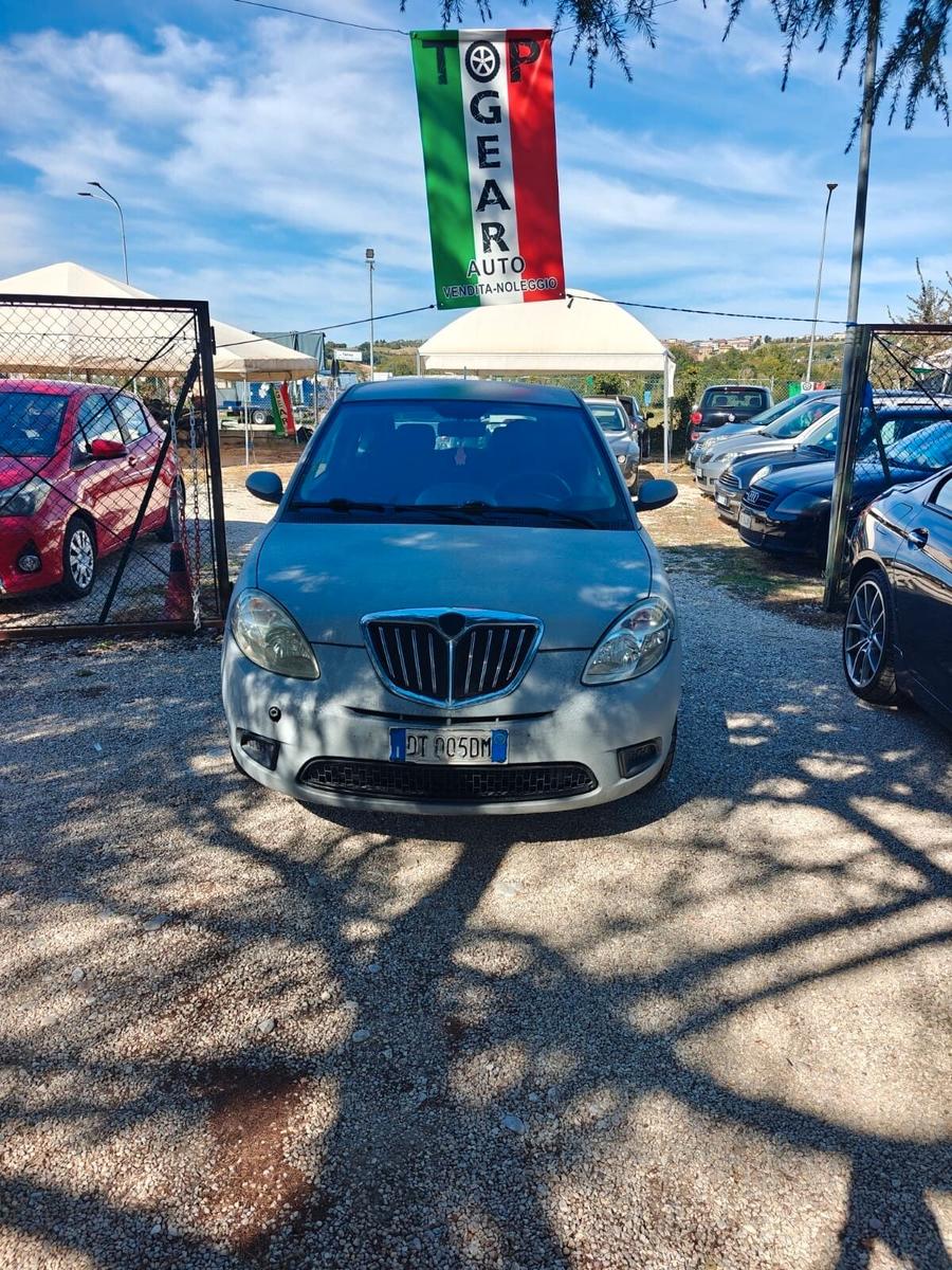 Lancia Ypsilon