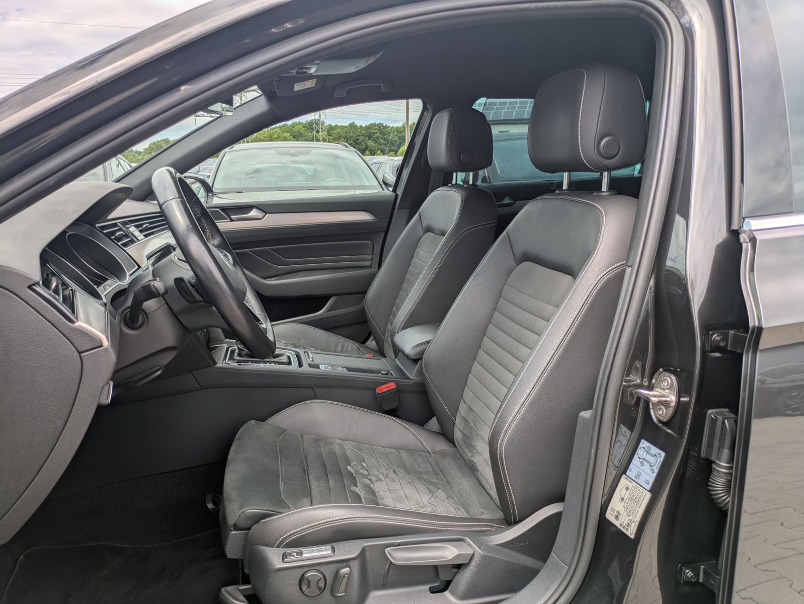 Fahrzeugabbildung Volkswagen Passat 2.0 TDI Elegance AHK*ACC*MATRIX*MASSAGE