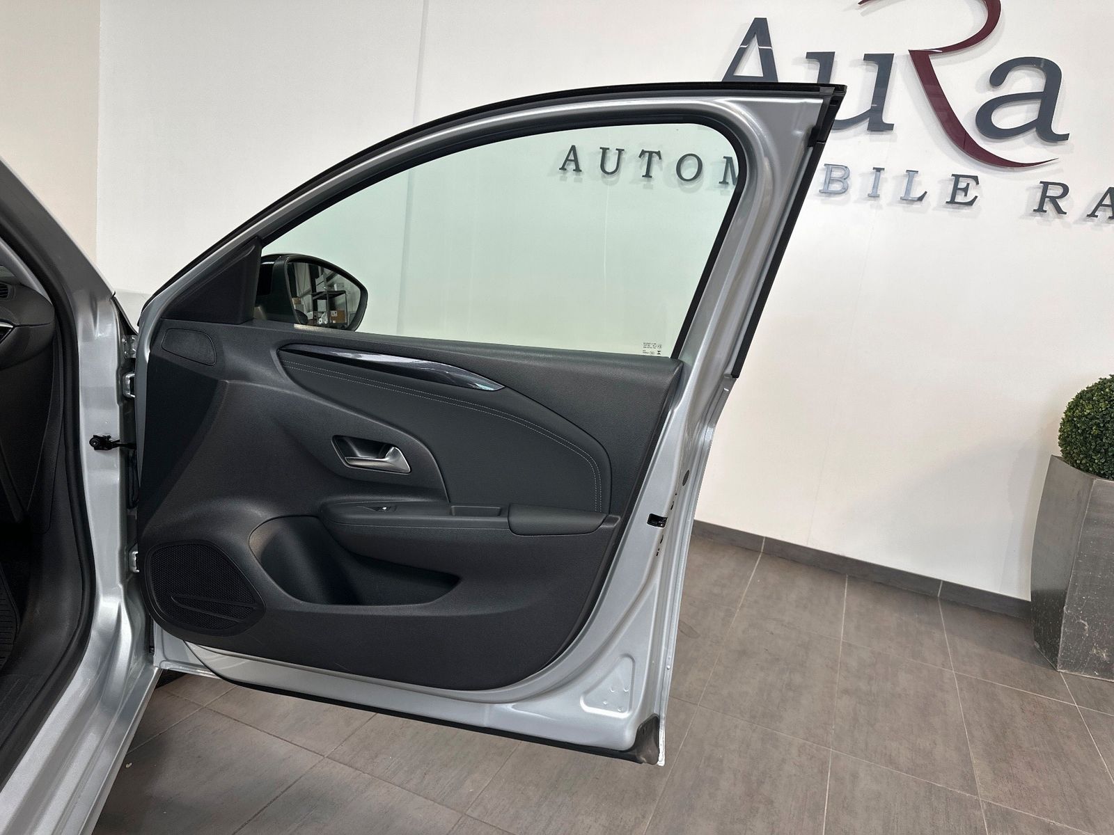 Fahrzeugabbildung Opel Corsa e Elegance NAV+LED+KAMERA+SHZ+VCOCK+TOTW