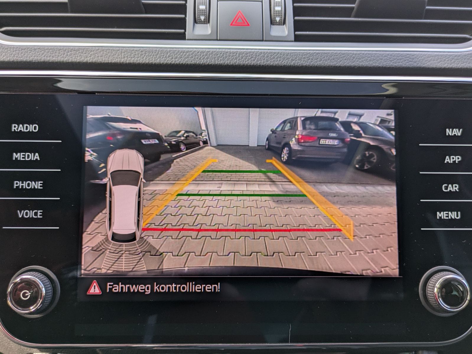 Fahrzeugabbildung SKODA Superb 2.0 TDI Style PANO*AHK*ACC*MEMORY*BIXENON