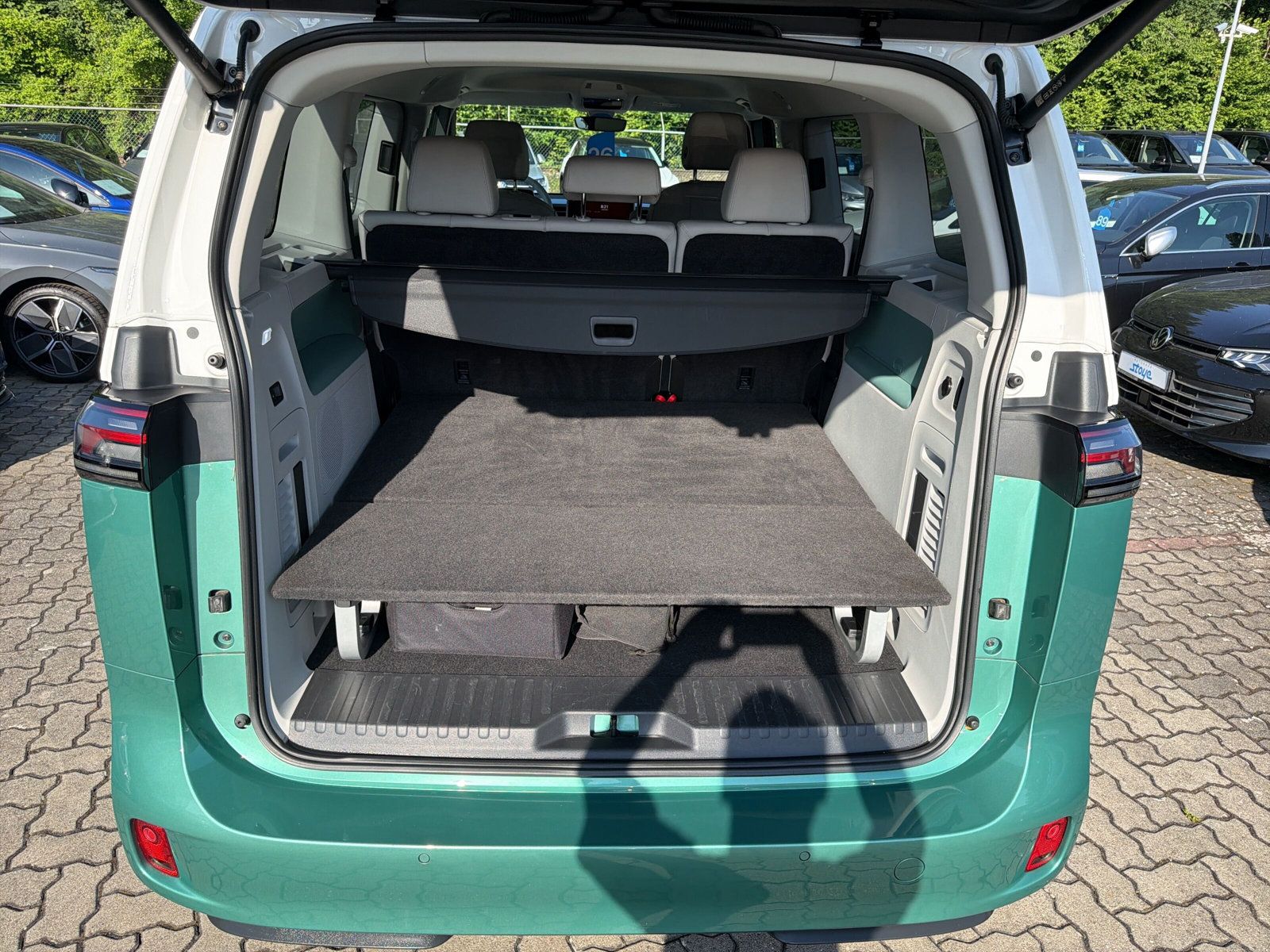 ID.Buzz Bus PRO 150KW Matrix AZV Navi