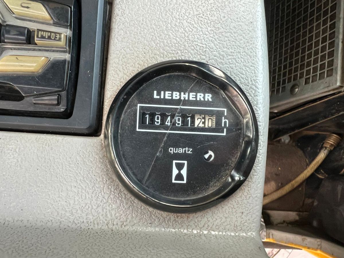 Fahrzeugabbildung Liebherr A 900 C ZW Litronic / 18.866h / 2008