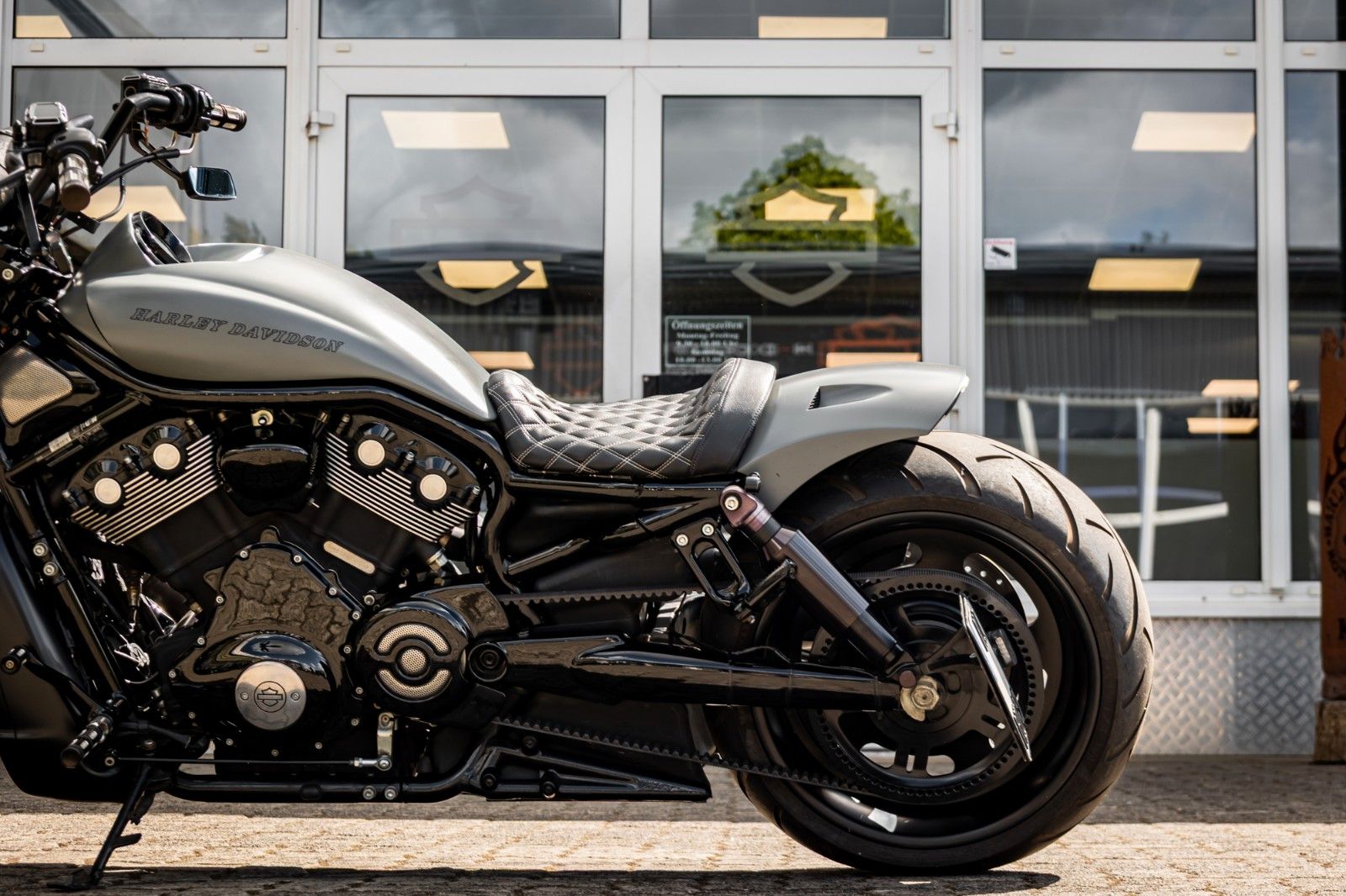Fahrzeugabbildung Harley-Davidson VRSCDX Night Rod Special - Remus - Mini Ape
